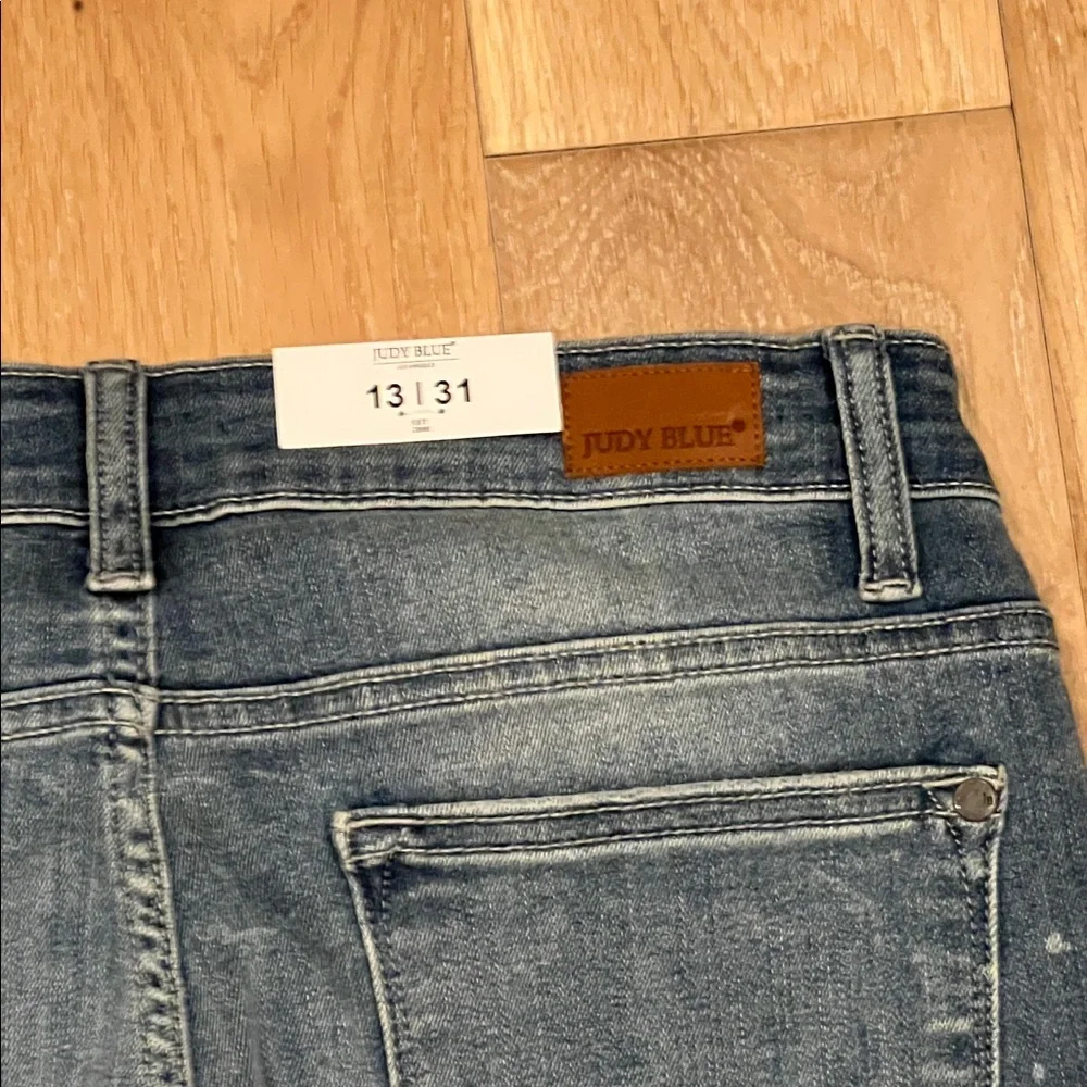 Judy Blue Distressed Adeline relaxed fit Blue Jeans‎ 13/31